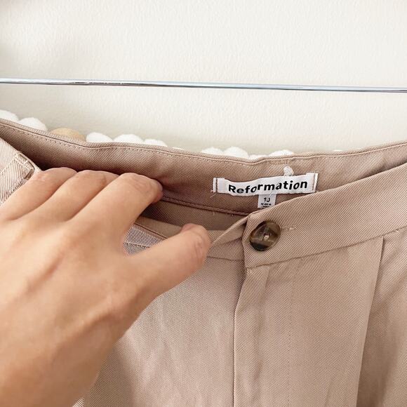 NEW Reformation Mason Trouser Pants Pleated Wide Leg High Rise Khaki Size 10 - Picture 6 of 8